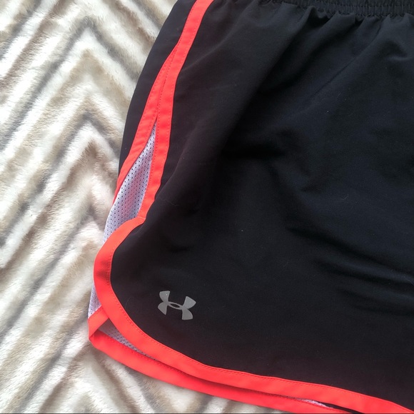 Under Armour semi fitted shorts - Picture 3 of 4